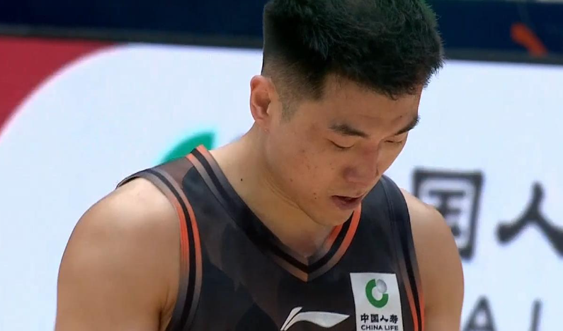 星空体育-10中2!4中1!广东男篮惨败山东,全明星MVP+三分王就这?太差了